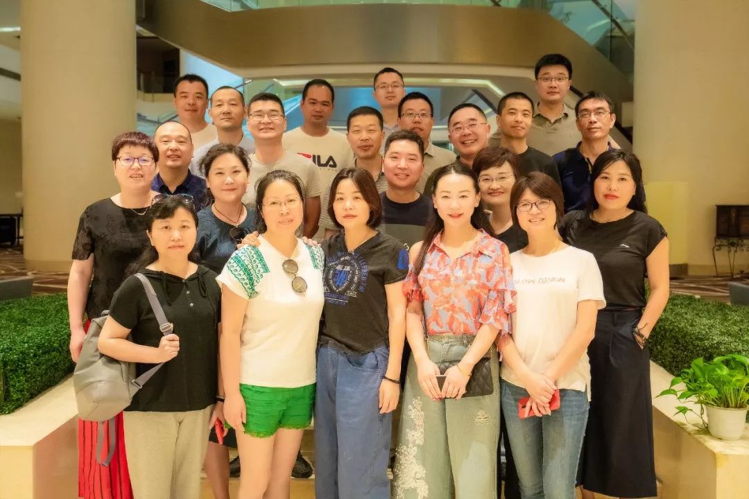 百花齐放织锦绣，取长补短续华章 ——公司中高层干部年中经营总结会圆满举行