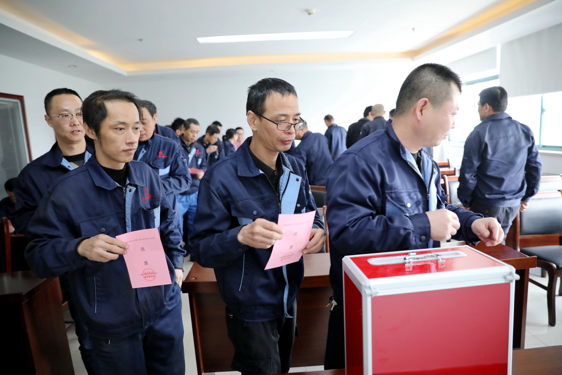 热烈祝贺胡总当选惠山区人大代表